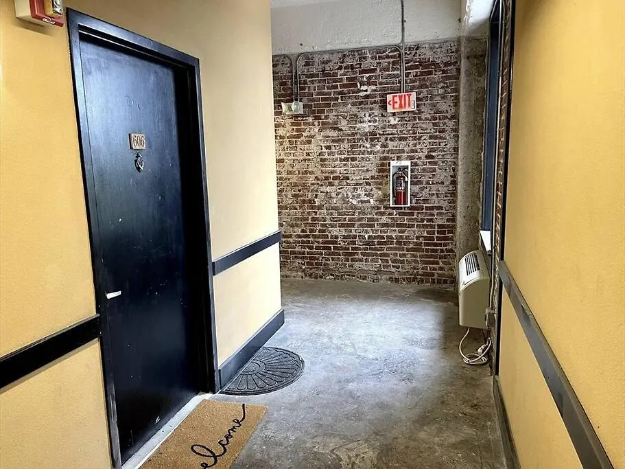 Downtown Memphis Luxury Condo 0*,  США